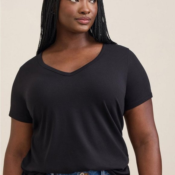 Torrid Black V-Neck Short Sleeve Tee - Picture 4 of 4